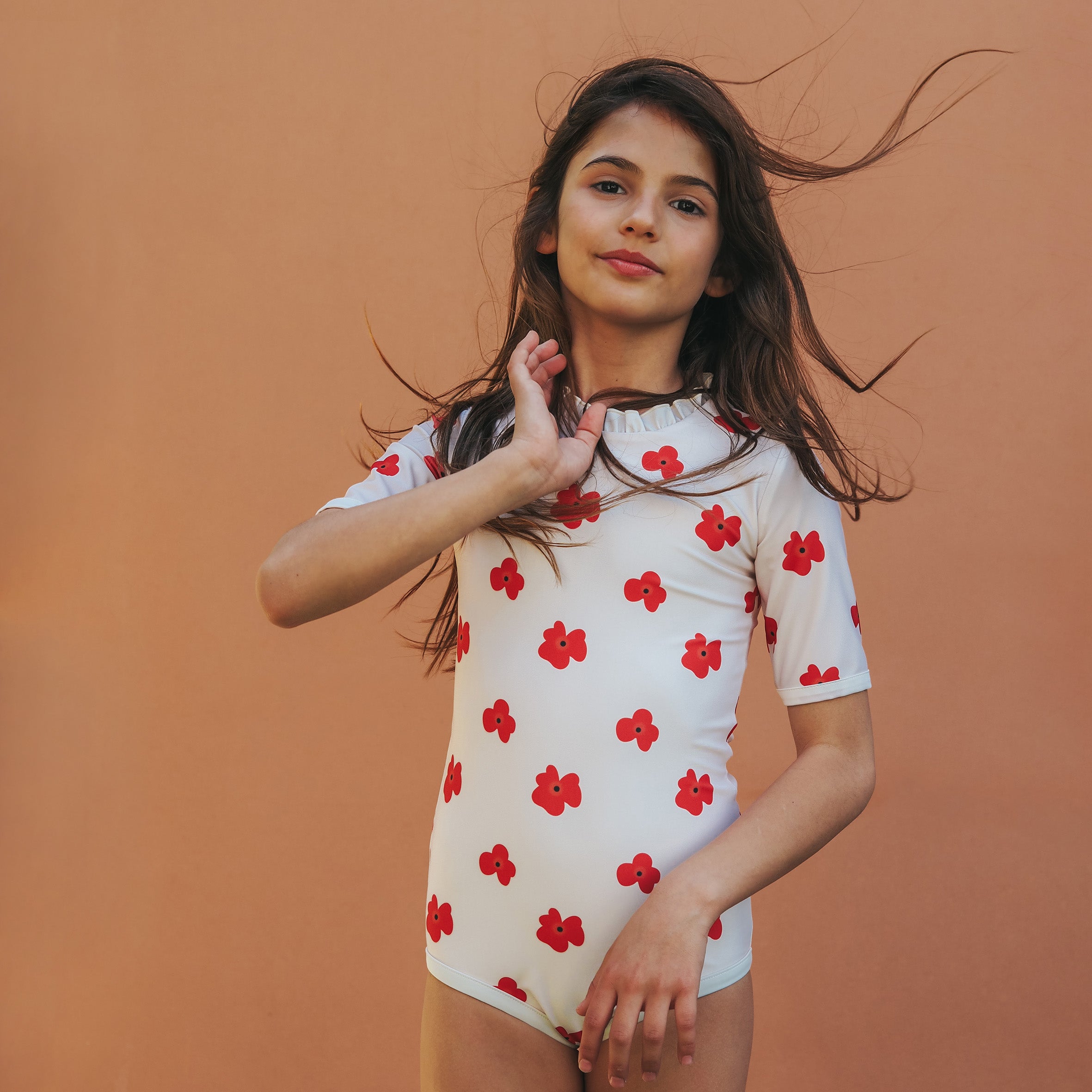 Mädchen UV-Badeanzug Ruffle Siena - rote Blumen
