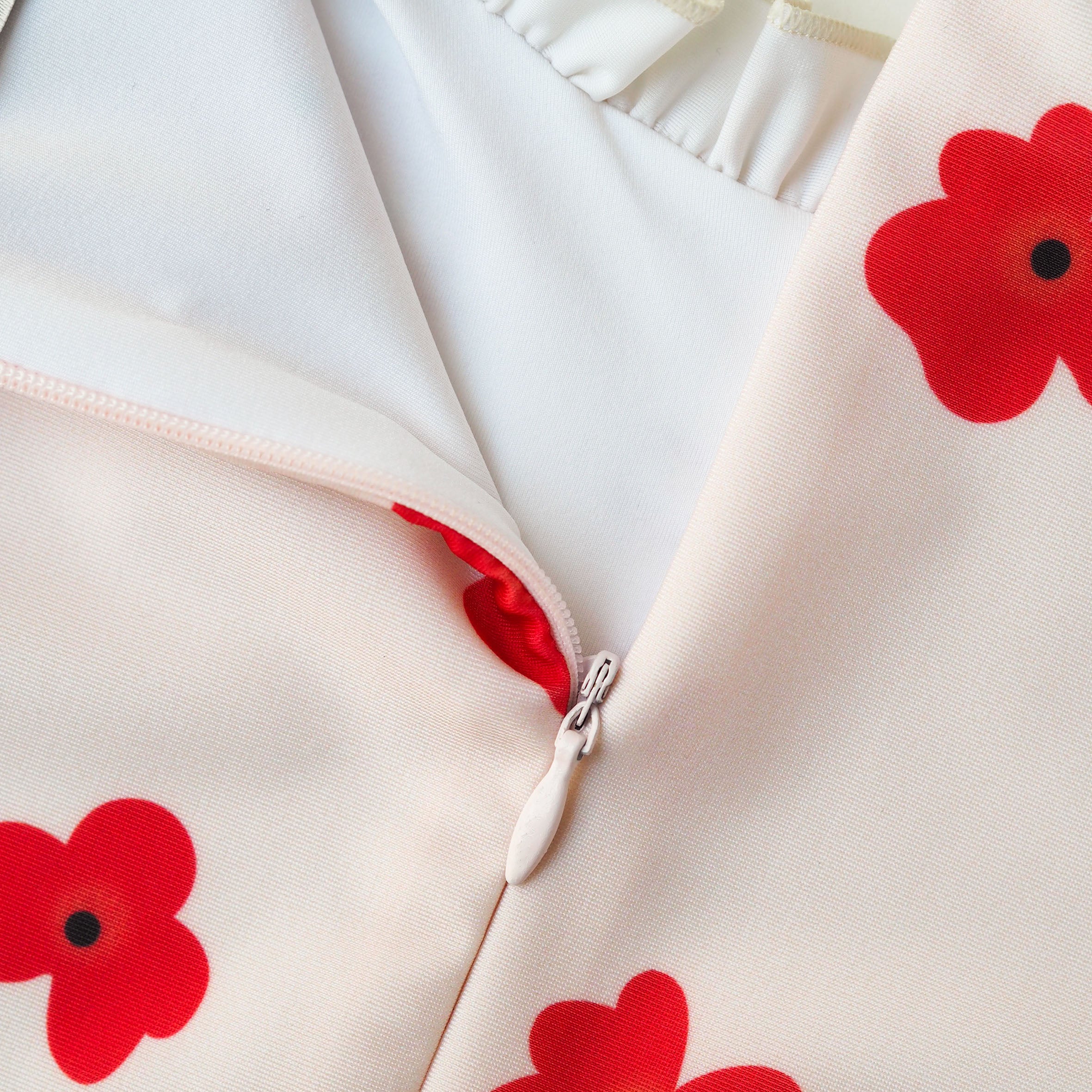 Mädchen UV-Badeanzug Ruffle Siena - rote Blumen